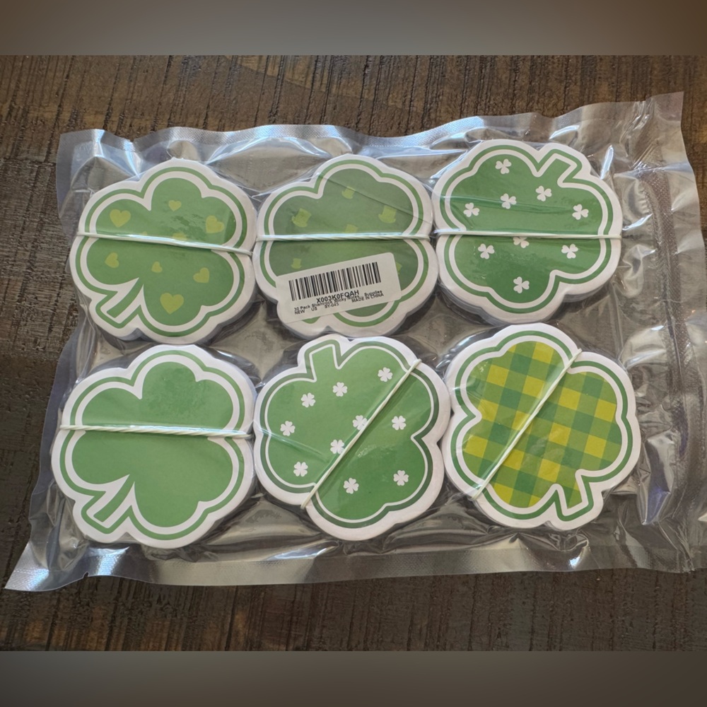 NWT 30 Pcs St. Patrick's Day Sticky Notes Shamrock Note Pads Lucky Clover Memo